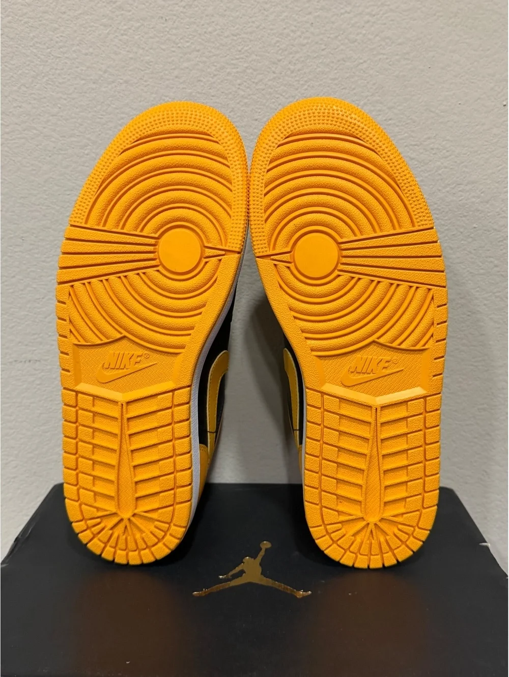 Size 9 - Air Jordan 1 Low “Yellow Ochre”